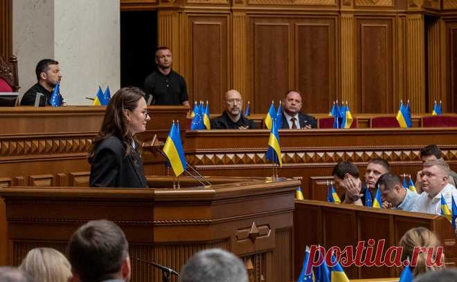 Верховная рада одобрила новый состав правительства. Верховная рада одобрила правительство, которое ей представила новый премьер Юлия Свириденко. Его приоритет — производство оружия. Ведущую роль в этом отводят Министерству обороны, руководство которого назначают отдельно