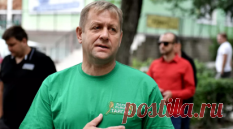 Директору «Тайгана» Зубкову снова пришлось зайти в вольер ко львам. Директор крымского парка «Тайган» Олег Зубков снова зашёл в вольер ко львам, чтобы достать чужой упавший телефон. Читать далее
