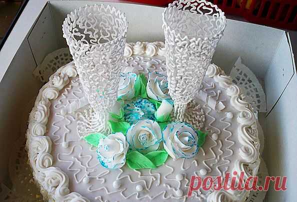 Готовим айсинг (рисовальную сахарно-белковую массу).