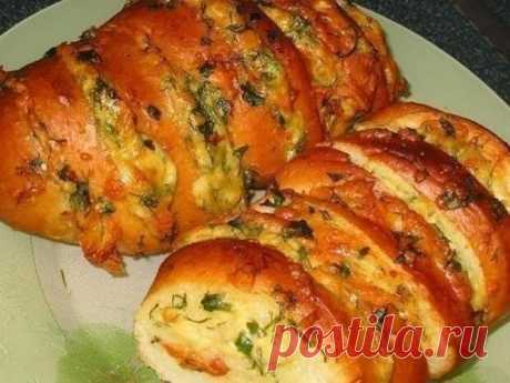 Хрустящий хлебушек, пропитанный маслом, сыром и чесночком