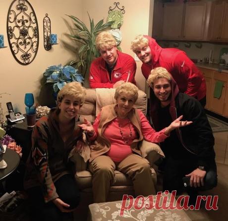 25 бабушек и дедушек, которые не перестают удивлять своих внуков Молодые люди часто считают, что жизнь после пенсии скучна и однообразна. Но не стоит недооценивать старшее поколение: у них всегда есть чему поучиться, особенно когда дело доходит до юмора и смекалки....