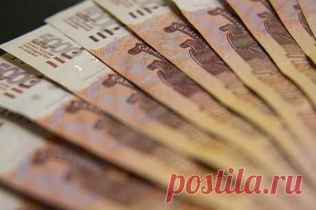 В России предложили освободить от налогов один вид товаров. В России предложили освободить от уплаты НДС продукты, которые передаются на благотворительность. Нормы будут распространяться на овощи, фрукты, ягоды, хлеб, крупы, макароны, соки, детское питание, воду, чай, кофе — такое предложение внес глава комитета Госдумы по молодежной политике Артем Метелев.