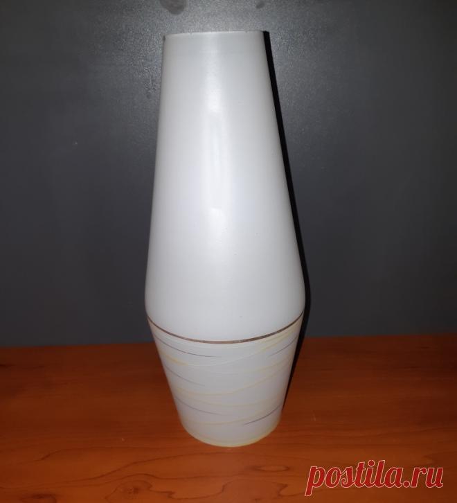 Плафон. Белое стекло. Позолота. СССР. 70 годы 20 век 
Высота : 250 мм. Диаметр верх / max / низ : 54 / 110 / 76 мм. 

Цена :  600 руб.

Купить сейчас :  https://antiquarian76ru.blogspot.com/2020/11/blog-post_0.html

#ПлафонБелоеСтекло #ПлафонСтеклоПозолота #ПлафонСтеклоСССР #ПлафонБелоеСтекло70годы #ПлафонСтеклоПозолота20век