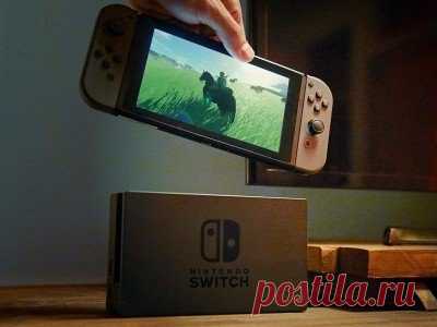Nintendo Switch будет вдвое мощнее при нахождении в док-станции В конце октября компания Nintendo анонсировала гибридную консоль Switch, которую можно использовать как в паре с телевизором, установив в специальную док-станцию, так и отдельно в качестве портативного устройства. При этом из технических характеристик консоли известно лишь то, что она построена на базе кастомного процессора Tegra от компании NVIDIA. Остальные подробности Nintendo обещает рассказать в январе на отдельном…