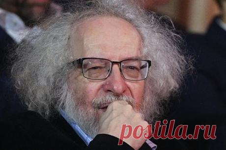 Венедиктов оценил перспективу эмиграции. Бывший главный редактор ликвидированной радиостанции «Эхо Москвы» Алексей Венедиктов (внесен Минюстом РФ в реестр иноагентов) оценил перспективу эмиграции. В интервью для YouTubе-канала «Не Пруст» журналист заявил, что хотел бы жить только в России, но при этом иметь возможность путешествовать по всему миру.