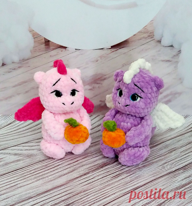 PDF Дракончик крючком. FREE crochet pattern; Аmigurumi toy patterns. Амигуруми схемы и описания на русском. Вязаные игрушки и поделки своими руками #amimore - плюшевый дракон, милый дракончик из плюшевой пряжи, динозавр, динозаврик.