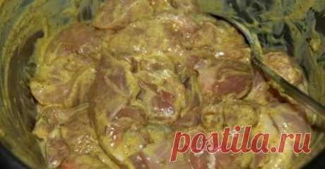 Как замариновать любую часть курицы так, чтобы мясо таяло во рту? Добавь этот продукт в нужный момент. И емкость правильную возьми.