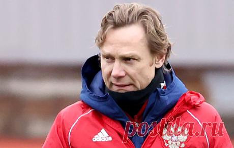 Карпин надеется, что сборная России проведет сбор в январе-феврале перед стыковыми играми. В марте россияне сыграют с командой Польши в полуфинале плей-офф отборочного турнира