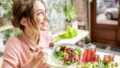 Микробиолог рассказала, какие продукты помогут поддерживать красоту. Внешняя красота напрямую зависит от состояния микробиоты кишечника, на которое, в свою очередь, влияет то, чем человек питается. Об этом Life рассказала микробиолог, руководитель направления микробиологии компании &quot;Новабиом&quot; ...