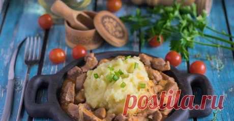 Гуляш из свинины в мультиварке с подливкой - Вкусные Идеи