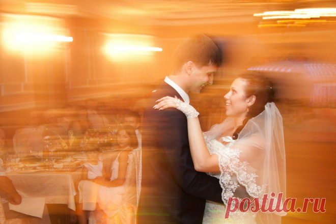 Ищите современную, зажигательную и энергичную ведущую? Тогда вам имеет смысл набрать мой номер телефона и договориться о встрече. Не поверите:)), но за встречу и полную консультацию по организации Вашей свадьбы я не возьму ни копейки…

В любом случае выбор за Вами! А я готова сделать Ваш день, Вашу свадьбу самой лучшей, самой яркой, самой запоминающейся!!!!

Ведь Ваши улыбки — это моя профессия! 
Самые счастливые новобрачные бронируйте даты:  
066 083 17 13, 097 27 45 321.