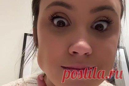 Медработница осталась с «жаброй» на лице после инъекции ботокса. Медработница Шелби Хукс из США осталась с деформированной мышцей челюсти после инъекции ботокса. Девушка решила скорректировать внешность с помощью данного препарата, однако по окончании процедуры почувствовала боль в районе жевательной мышцы с одной стороны лица и испугалась.