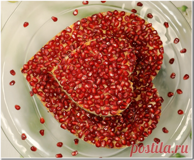 САМЫЕ ВКУСНЫЕ И КРАСИВЫЕ САЛАТЫ К ПРАЗДНИКУ Удивите своих гостей этим сказочно красивым и безумно вкусным салатом! 
Слои:1) Картофель+растительное масло+лук2) Соленый огурец3) Отварная курица4) Чернослив (запарить)5) Шампиньоны отварить и поджа…