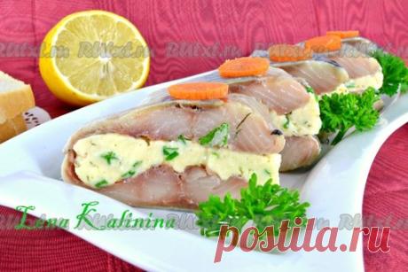 Сельдь с сыром от Елены Калининой

Предлагаю вам приготовить очень вкусную, красивую закуску - сельдь с сыром. Такая закуска украсит любой праздничный стол и ваши гости будут в восторге. Обязательно попробуйте, рекомендую!

Пошаговый рецепт с фото есть на нашем сайте https://rutxt.ru/node/6835
Показать полностью…