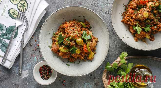 Гречка по-купечески с мясом. Гречка по-купечески с мясом – это великолепное блюдо для неторопливого воскресного обеда, когда за столом собирается дружная семья, а в гости приезжают бабушка и дедушка. Кухня наполняется ...