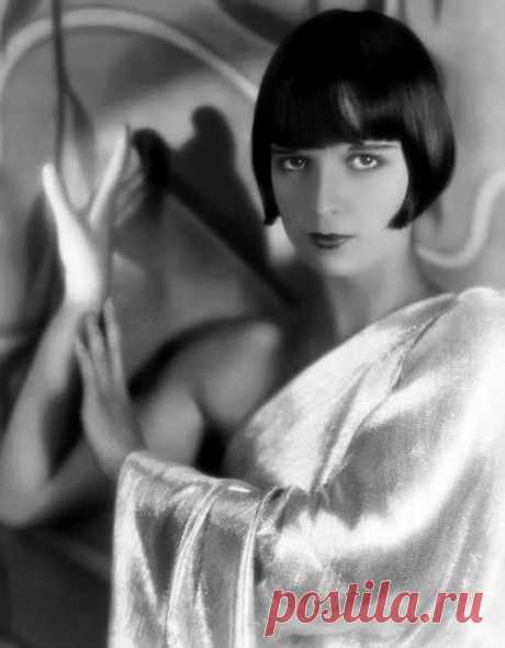 &quot;The great art of films does not consist of descriptive movement of face and body but in the movements of thought and soul transmitted in a kind of intense isolation.&quot; Louise Brooks.