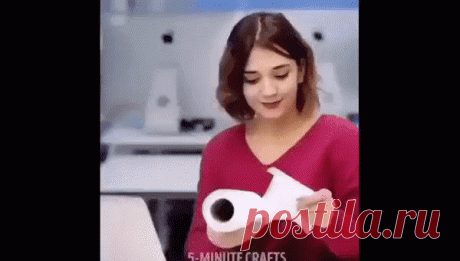 - Вася! Сколько лет, сколько зим! Как ты, где ты? - Да, я фрилансер. - Ай, к чему эти понты. Говори прямо: "безработный". - А ты как? - У меня свой бизнес. - Ай, к чему эти понты. Говори прямо: "спекулянт". - Выпуск №2570