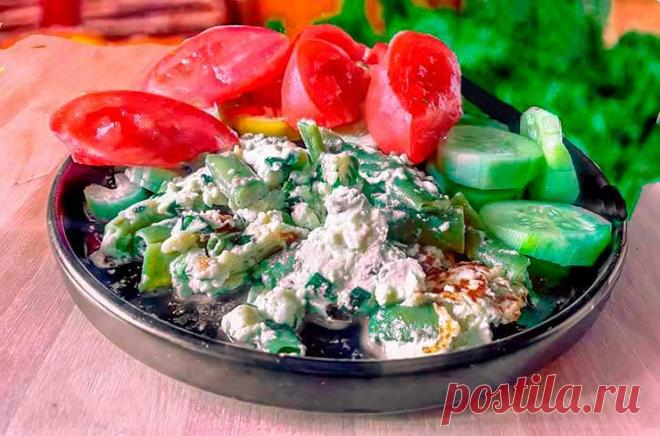 Омлет со стручковой фасолью на сковороде Омлет — это всегда вкусно и сытно, но иногда хочется разнообразия, и я добавляю к привычному варианту овощи. Поверьте, это очень вкусно, и идеальный завтрак вам обеспечен. Я уже рассказывала, как приготовить омлет из кабачка, а сегодня хочу поделиться рецептом приготовления омлета со стручковой фасолью на сковороде. Стручковую фасоль еще называют сахарной, спаржевой или зеленой, […]