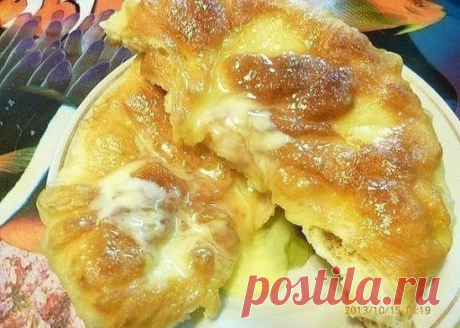 Пышки со сметаной и сахаром 
Частенько я жарю румяные и ароматные пышки к чаю. Делаются они очень легко, что называется «без забот и хлопот»! 
Рецепт на сайте: https://poejka.ru/pyshki-so-smetanoj-i-saxarom/