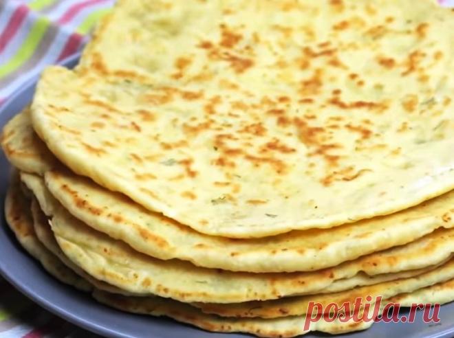 Лепешки из самых обычных продуктов - Калейдоскоп событий Лепешки из самых обычных продуктов, но получаются очень вкусными и мягкими. Слоеная лепешка: — молоко, 200 мл; — йогурт, 200 г; — соль, сахар и сода, по 1 ч.л; — […]