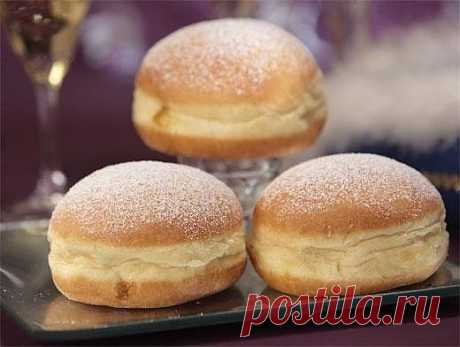 Заварные пончики с шоколадной начинкой.