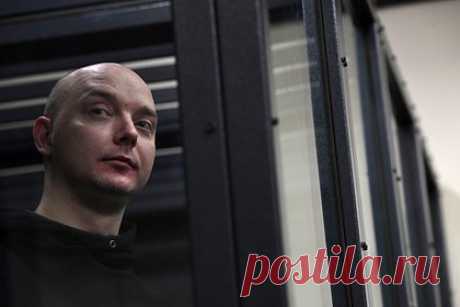 Передавал секретные данные о войсках и спутниках. ФСБ впервые прокомментировала дело осужденного за госизмену Сафронова. Заместитель начальника 1-го отдела Следственного управления ФСБ Александр Чабан впервые прокомментировал дело экс-советника главы «Роскосмоса» и бывшего журналиста Ивана Сафронова, осужденного на 22 года колонии за госизмену. Тот работал на иностранные спецслужбы, которые интересовались войсками и спутниками.