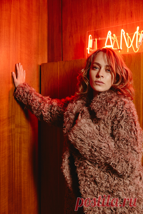 &quot;ЛЕД&quot; И ПЛАМЯ: АГЛАЯ ТАРАСОВА ПРЕДСТАВИЛА НОВОГОДНИЕ ОБРАЗЫ В FASHION-СЪЕМКЕ