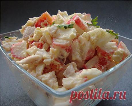 Салат Коралл с крабовым мясом и курицей..