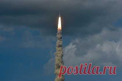 Индия запустит сразу семь сингапурских спутников. Индийская ракета PSLV-C56 в конце июля запустит сразу семь сингапурских спутников. Об этом сообщает газета Business Standard. Пуск ожидается в 04:00 по московскому времени со стартовой площадки на индийском острове Шрихарикота. Среди запускаемых спутников — космический аппарат DS-SAR.