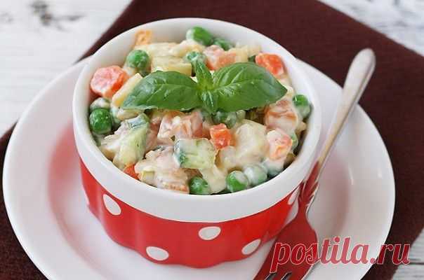 Оливье с малосольной семгой | Наша кухня