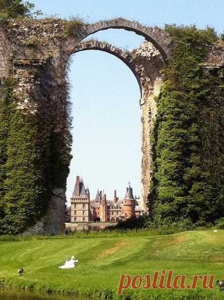 Enchanting Photos Château de Maintenon, France  photo via priyanka