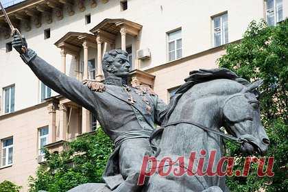 25 сентября: какой праздник сегодня отмечают в России и мире. 25 сентября в России — День памяти полководца Багратиона, в мире празднуют День фармацевта и День легких. Православные верующие сегодня отмечают Отдание Рождества Пресвятой Богородицы и День памяти Автонома Италийского. Подробнее о торжествах, приметах и знаменитых именинниках 25 сентября — в материале «Ленты.ру».