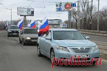 В ДНР призвали провести референдум о присоединении республики к России. Общественная палата Донецкой народной республики (ОП ДНР) обратилась к главе ДНР Денису Пушилину с просьбой незамедлительно провести референдум о вхождении республики в состав России. Соответствующее обращение зачитал на заседании председатель Общественной палаты Алексей Кофман.