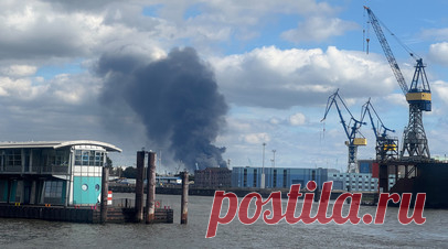 Bild: крупный пожар произошёл на складе в портовой зоне Гамбурга. Крупный пожар произошёл на складе в портовой зоне Гамбурга в Германии, сообщает Bild. Читать далее