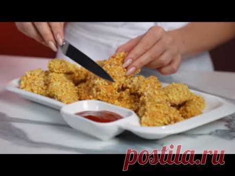 НАГГЕТСЫ ПО-ДОМАШНЕМУ? Ингредиенты:- Филе 500г - Яйцо 2шт - Мука (для обвалки) - Кукурузные хлопья 100г - Соль, специи - Щепоточка любви❤Запекать 25минут при 200градусах