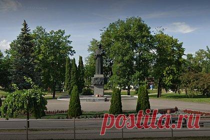 Мэр латвийского города назвал варварством снос последнего советского памятника. Мэр латвийского города Резекне Александр Барташевич назвал варварством снос советского памятника в городе. Речь идет о монументе советским солдатам-освободителям Резекне — последнем крупном памятнике Советской армии в стране, более известном среди местных жителей как «Алеша».