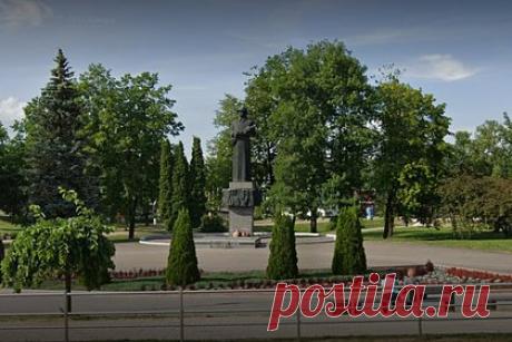 Мэр латвийского города назвал варварством снос последнего советского памятника. Мэр латвийского города Резекне Александр Барташевич назвал варварством снос советского памятника в городе. Речь идет о монументе советским солдатам-освободителям Резекне — последнем крупном памятнике Советской армии в стране, более известном среди местных жителей как «Алеша».