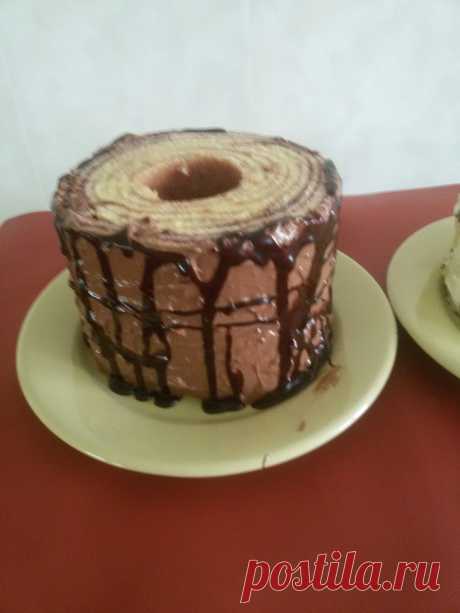Баумку́хен (нем. Baumkuchen — «дерево-пирог»,
