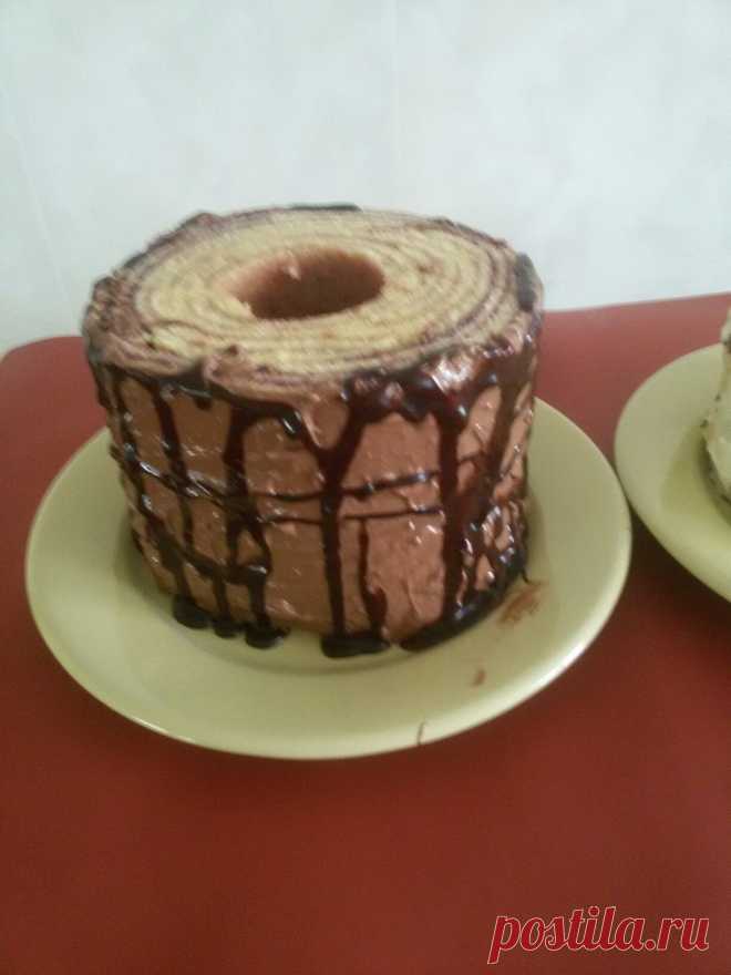 Баумку́хен (нем. Baumkuchen — «дерево-пирог»,