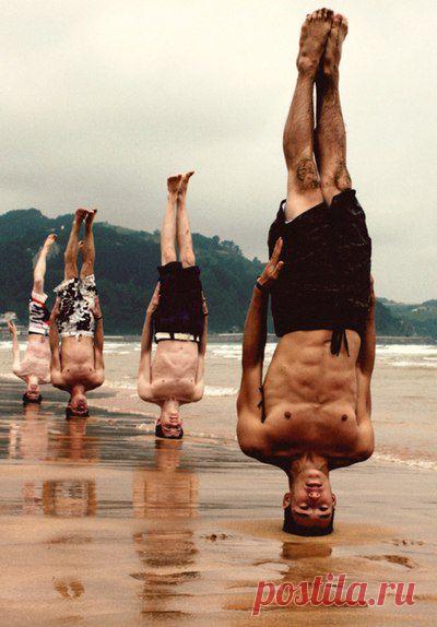 Чему нас учат йоги

Не у каждого есть время и желание, чтобы загонять себя в рамки учения или религии под названием йога. Но вот чему точно стоит поучиться каждому, так это взглядам на жизнь. Они просты и сформулированы гуру йоги Ар Сантэма в виде 12 природных законов. Их можно отлично использовать в борьбе с большинством манипуляций.