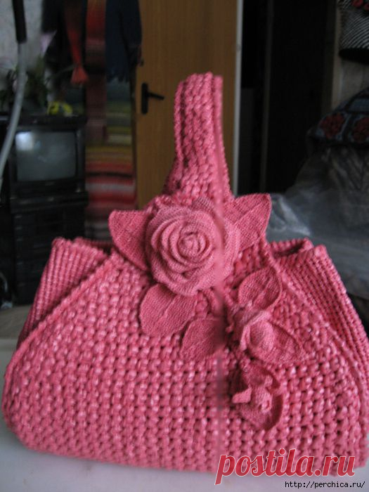 ОПИСАНИЕ СУМКИ-КЛАТЧ "РОЗОВЫЕ РОЗЫ" ИЗ ПОЛИЭТИЛЕНОВЫХ ПАКЕТОВ