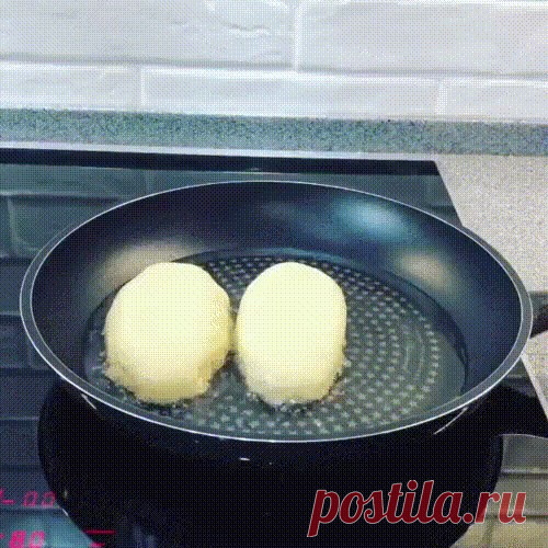 Вкуснейшее Пирожки «с секретиком»😜Воздушное, мягкое тесто🥟 Вкуснейшее Пирожки «с секретиком»😜Воздушное, мягкое тесто🥟
Моя Свекровь просто профи по выпечке, знает все секреты и нюансы!
Именно по её рецепту я всегда готовлю очень легкие и вкусные пирожки, 
можно налепить с разными начинками. Быстро и просто делаются еще 
быстрее съедаются😋👍Рецепт супер!

Как приготовить и Ингредиенты:
Молоко — 300 мл
Дрожжи (сухие) — 1 ст. л.
Сахар — 1 ст. л.
Соль — 1 ч. л.
Масло расти...