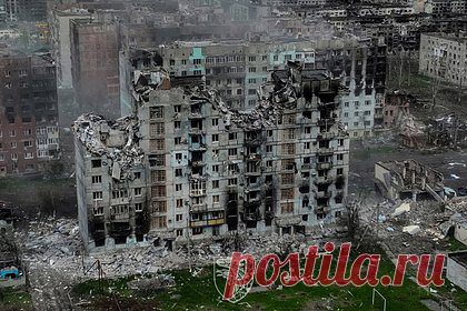 В США рассказали о самой успешной ловушке в военной истории. Экс-советник главы Пентагона полковник Дуглас Макгрегор назвал Артемовск (украинское название — Бахмут) величайшей ловушкой в истории. «Бахмут стал, возможно, самой успешной западней, когда-либо созданной в военной истории. В итоге россияне превратили его в кладбище для украинской армии», — сказал офицер.