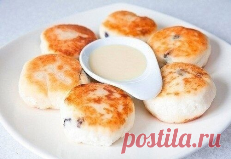 Подборка рецептов вкуснейших низкокалорийных сырников 
 
1. Сырники с черносливом и курагой без жарки - вкуснейший завтрак! 
на 100грамм - 189.52 ккалБ/Ж/У - 11.63/6.27/22.6 
 
Ингредиенты: 
Творог — 250 г. 
Яйцо — 1 шт. 
Чернослив — 10 шт. 
Курага - 10 шт. 
Овсяная мука — 20 г 
Корица — 1 ч.л. 
Соль — щепотка 
 
Приготовление: 
Творог взбить миксером, добавить яйцо, еще раз тщательно перемешать. Добавить муку, корицу, щепотку соли - перемешать. Сформировать сырники, внутр...