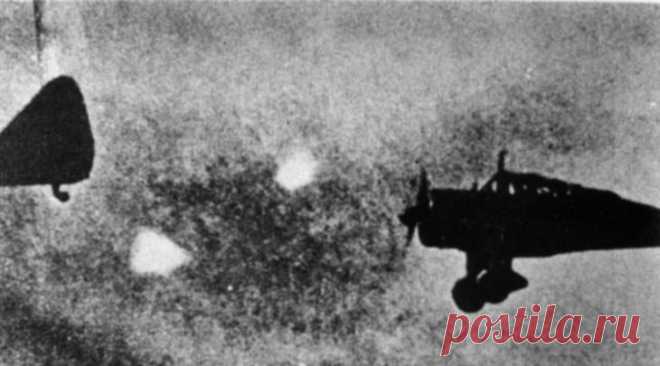 Реальные столкновения человека с НЛО Истории об инопланетных гостях стары почти так же, как само человечество. И это не преувеличение: первое свидетельство встречи НЛО датировано еще 1440 г. до н.э. Ежегодно в каждой стране мира люди обр...