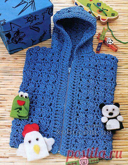 детский жилет с капюшоном и на молнии