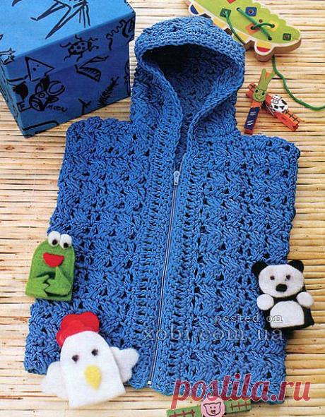 детский жилет с капюшоном и на молнии