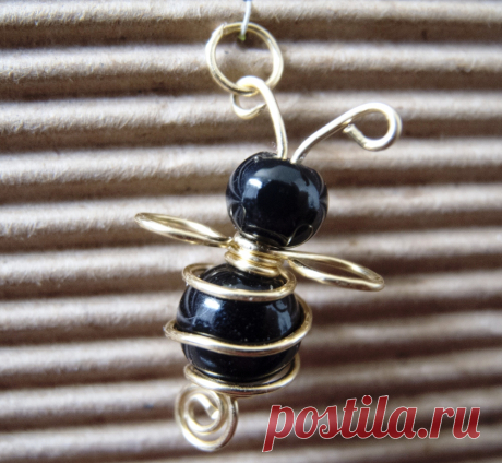 cbee charm | JewelryLessons.com