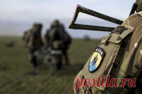 Стало известно о гибели одного из идеологов полка «Азов». Российские военные уничтожили одного из главных идеологов националистического полка «Азов» (запрещен в России) Николая Кравченко. Об этом сообщили его друзья и командир Андрей Билецкий. Националист с позывным «Крук» погиб в окруженном силами Донецкой народной республики Мариуполе.