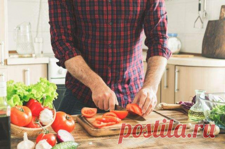 Онкологи рекомендуют есть эти продукты, чтобы предупредить рак По мнению медиков, определенные продукты способны защитить человека от всех видов рака. Ученые не первое столетие ищут лекарство против рака, но пока что единственной пилюли не найдено. Хотя, у каждого человека есть шанс на то, чтобы предупредить развитие злокачественной опухоли в своем организме и для этого нужно всего лишь питаться особыми продуктами, которые обогащены антиоксидантными […]